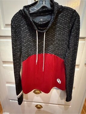 Oklahoma Sooners Colosseum Women's Scaled Mock Neck Fitted Pullover M